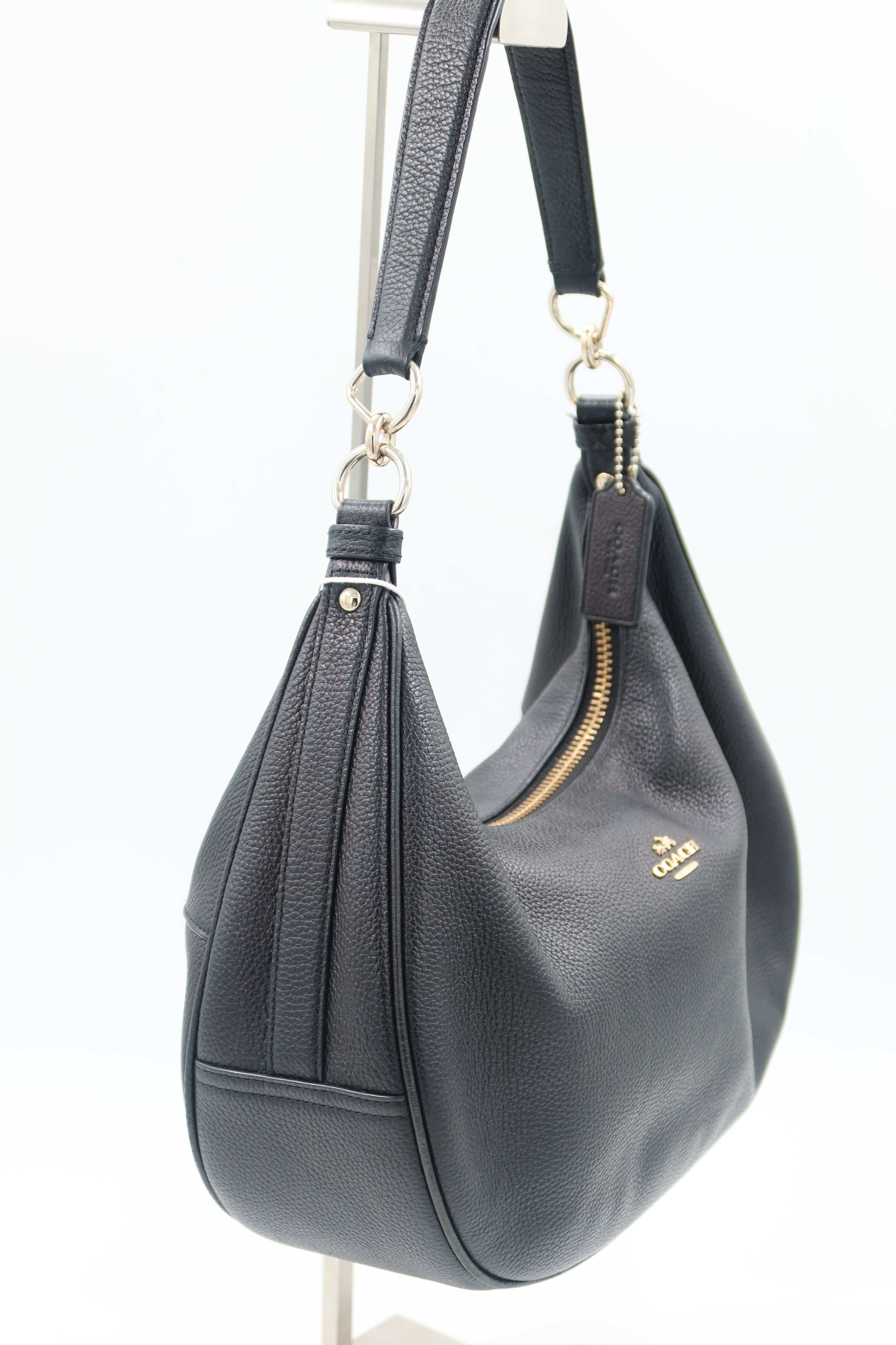 Coach shoulder bag in black